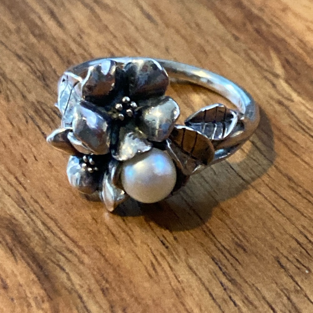 Authentic Trollbeads Hawthorn with Pearl Ring, Sterling Silver, Size 9 1/4 w/Box